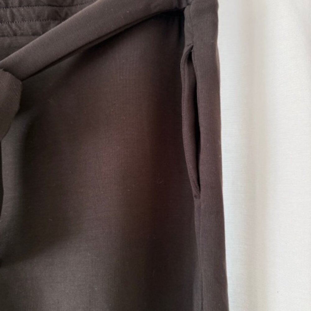 NWT - T TAHARI Wide Leg Crop Scuba Pants, Black, - Size Medium - Picture 3 of 4